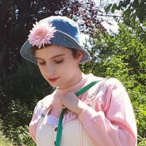 Meet your Posher, Kaitlynn - Picture 1 of 1